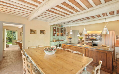 La Sorgente: Mobilia, Interior Design, Parete, Pavimentazione, Legna, Sedia, Tavolo, Soffitto, Sala Da Pranzo, Cucina & Sala Da Pranzo Tavolo