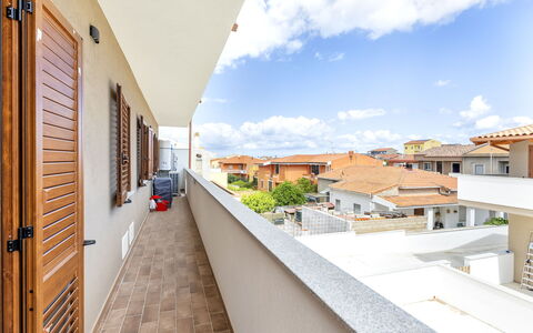 Marina di Sorso 5: Appartamento, Balcone, Illuminazione Diurna, Piastrella, Dipingere