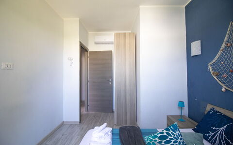 Mediterranea'S House Otranto: Interior Design, Legna, Pavimento, Pavimentazione, Mobilia, Camera Da Letto, Camera, Appartamento, Letto, Illuminazione