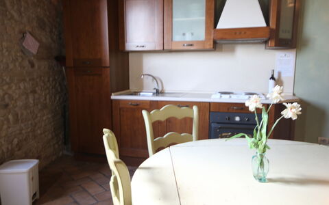 Residence Borgodamare: Mobilia, Legna, Pavimentazione, Interior Design, Pavimento, Controsoffitto, Cucina, Cabinetry, Tavolo, Cucina & Sala Da Pranzo Tavolo