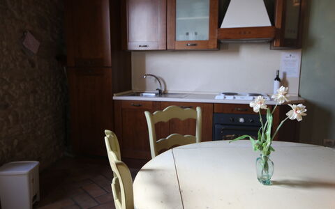 Residence Borgodamare: Mobilia, Legna, Pavimentazione, Interior Design, Pavimento, Cucina & Sala Da Pranzo Tavolo, Cucina, Tavolo, Controsoffitto, Camera