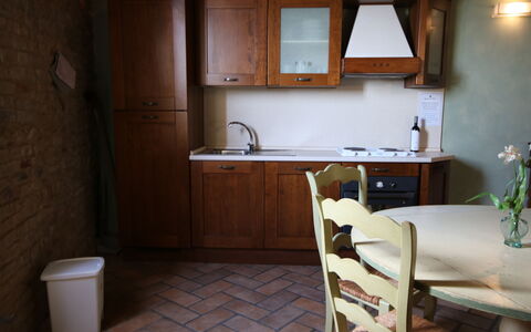 Residence Borgodamare: Mobilia, Cucina, Pavimentazione, Controsoffitto, Legna, Elettrodomestico Da Cucina, Cabinetry, Interior Design, Pavimento, Apparecchio Major