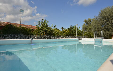 Villa Mameli: Blu, Piscina, Materiale Composito, Shade, Ricorrere, Eco Hotel, Hacienda, Mobili Da Esterno, Giochi D'Acqua, Villa