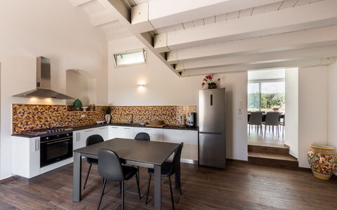 Villa Meti: Mobilia, Interior Design, Pavimentazione, Pavimento, Legna, Soffitto, Cucina, Camera, Illuminazione, Controsoffitto