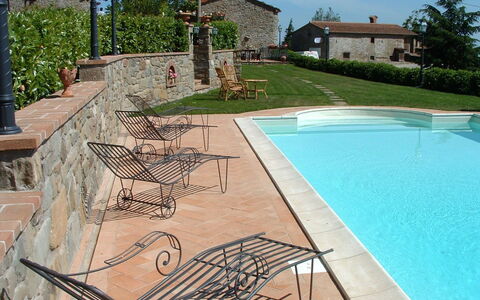 Casa Ivan: Piscina, Proprietà, Backyard, Casa, Immobiliare, Casa, Lettino, Costruzione, Design, Flagstone