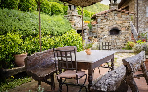 Casa Ivan: Mobilia, Tavolo, Mobili Da Esterno, Sedia, Tavolo Esterno, Flagstone, Vaso Di Fiori, Giardino, Cucina & Sala Da Pranzo Tavolo