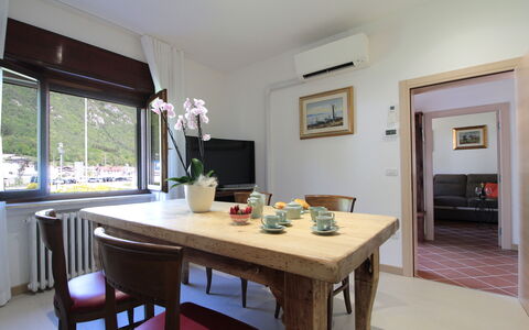House Angy: Mobilia, Interior Design, Pavimentazione, Legna, Tavolo, Cucina & Sala Da Pranzo Tavolo, Soffitto, Camera, Sala Da Pranzo, Pavimento