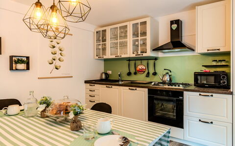 La Casetta di Lulù: Mobilia, Interior Design, Cucina, Controsoffitto, Lampada, Legna, Pavimentazione, Soffitto, Camera, Elettrodomestico Da Cucina