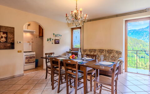 Cascina Rossa: Mobilia, Interior Design, Soffitto, Pavimentazione, Sedia, Pavimento, Cucina & Sala Da Pranzo Tavolo, Sala Da Pranzo, Camera, Color Legno
