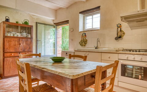 Villa the Horses: Mobilia, Interior Design, Pavimentazione, Legna, Cabinetry, Cucina, Controsoffitto, Pavimento, Soffitto, Camera