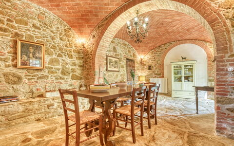 Villa the Horses: Parete, Mobilia, Interior Design, Soffitto, Tavolo, Pavimentazione, Sala Da Pranzo, Sedia, Cucina & Sala Da Pranzo Tavolo, Illuminazione