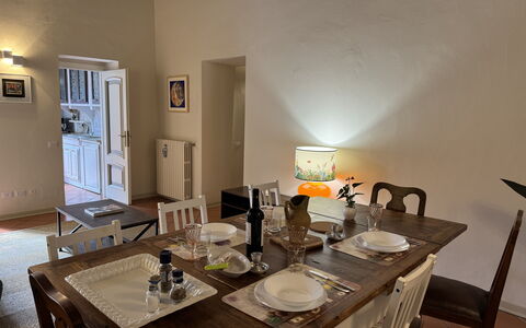 Alla Torre: Mobilia, Interior Design, Pavimentazione, Parete, Legna, Pavimento, Tavolo, Sedia, Cucina & Sala Da Pranzo Tavolo, Sala Da Pranzo