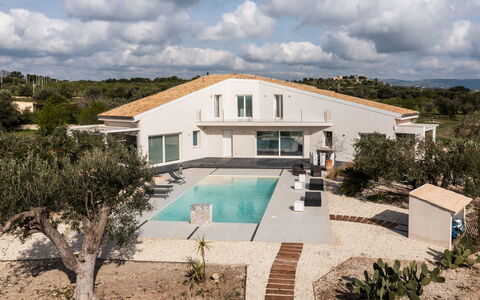 Pizzuta Country House: Casa, Zona Residenziale, Estate, Villa, Agriturismo, Piscina