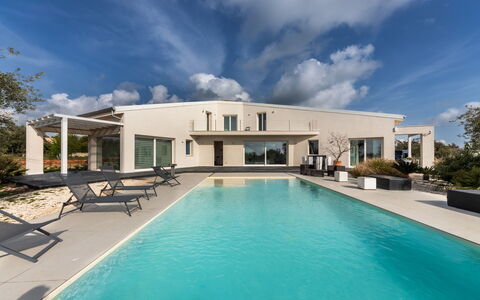 Pizzuta Country House: Blu, Piscina, Zona Residenziale, Estate, Casa, Ricorrere, Villa, Shade, Dimora, Hacienda