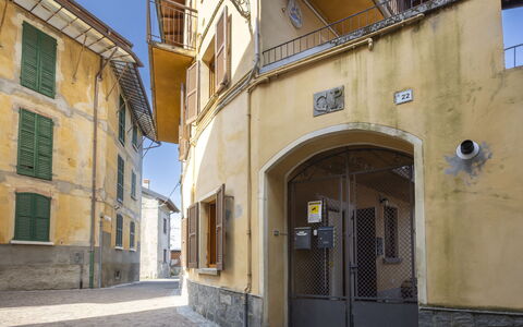 La Giuseppina: Parete, Quartiere, Architettura, Materiale Composito, Casa, Porta, Ferro, Appartamento, Balcone