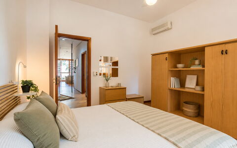 Villa Billona: Mobilia, Interior Design, Pavimentazione, Pavimento, Legna, Soffitto, Letto, Camera, Camera Da Letto, Illuminazione