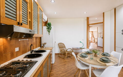 Villa Billona: Interior Design, Pavimentazione, Mobilia, Parete, Legna, Cucina, Pavimento, Soffitto, Controsoffitto, Cabinetry