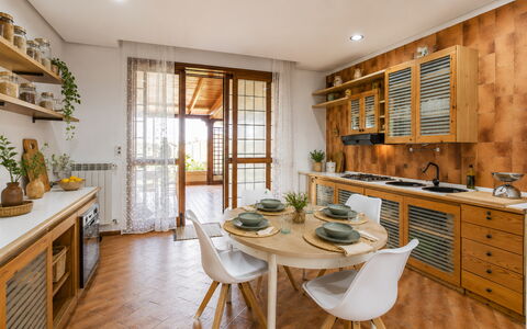 Villa Billona: Mobilia, Interior Design, Cucina, Pavimentazione, Legna, Cabinetry, Controsoffitto, Pavimento, Soffitto, Camera