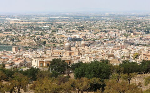 Villa Billona: Giorno, Zona Urbana, Zona Residenziale, Città, Quartiere, Paesaggio, Orizzonte, Tetto, Insediamento Umano, Sobborgo