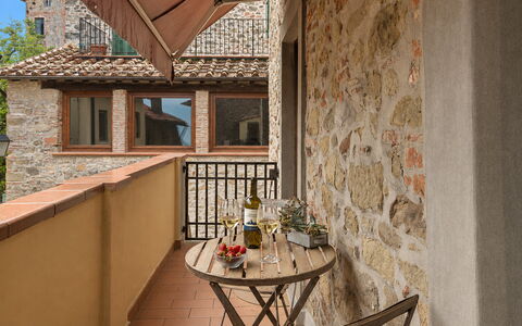 La Casa del Grillo Parlante: Parete, Interior Design, Casa, Mobilia, Sedia, Pianta Della Casa, Color Legno, Vaso Di Fiori, Balcone, Cucina & Sala Da Pranzo Tavolo