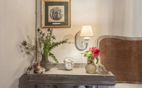 La Casa del Grillo Parlante: Mobilia, Interior Design, Illuminazione, Cornice, Vaso Di Fiori, Camera, Materiali Naturali, Pianta Della Casa, Lampada, Soggiorno