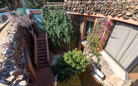 Villa Boi: Parete, Architettura, Muro ​​Di Pietra, Giardino, Shade, Landscaping, Hacienda, Backyard