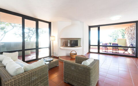 Villa Boi: Mobilia, Interior Design, Pavimentazione, Pavimento, Legna, Soffitto, Soggiorno, Camera, Divano, Tavolo