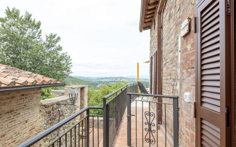 La Terrazza nel Borgo: Parete, Brick, Muratura, Ferro, Corrimano, Muro ​​Di Pietra, Balcone, Recinzione, Colonna