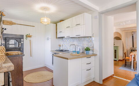 La Terrazza nel Borgo: Mobilia, Interior Design, Cabinetry, Pavimentazione, Cucina, Controsoffitto, Legna, Elettrodomestico Da Cucina, Soffitto, Pavimento