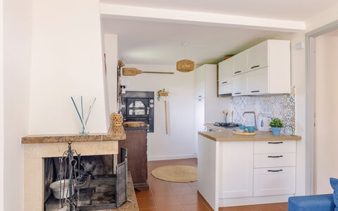 La Terrazza nel Borgo: Mobilia, Interior Design, Pavimentazione, Cabinetry, Cucina, Controsoffitto, Legna, Pavimento, Camera, Soffitto