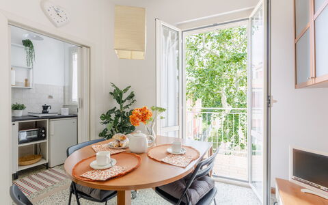 Fano Mare: Mobilia, Interior Design, Sedia, Tavolo, Pavimentazione, Sala Da Pranzo, Cucina & Sala Da Pranzo Tavolo, Pavimento, Camera, Casa