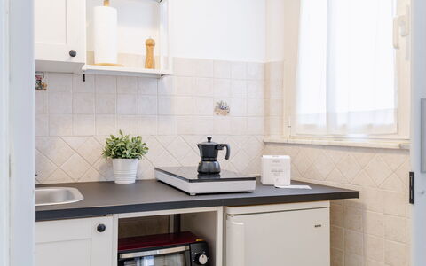 Fano Mare: Cucina, Interior Design, Controsoffitto, Elettrodomestico Da Cucina, Cabinetry, Pavimentazione, Elettrodomestico, Mobilia, Illuminazione, Rubinetto