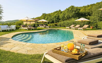 Rufina 985: Piscina, Mobili Da Esterno, Mobilia, Ricorrere, Lettino, Giardino, Ombrello, Landscaping, Giochi D'Acqua, Eco Hotel