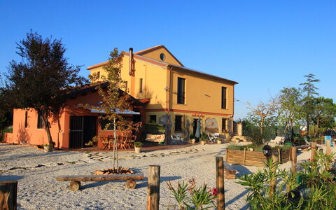 Casale dei Ciliegi: Cielo, Casa, Zona Residenziale, Casa, Insediamento Umano, Villetta, Estate, Sobborgo, Hacienda, Agriturismo
