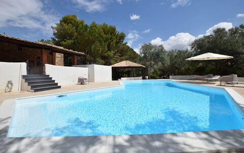 Villa Chiaramonte Gulfi: Blu, Piscina, Materiale Composito, Ricorrere, Shade, Eco Hotel, Terme, Estate, Hacienda, Giochi D'Acqua