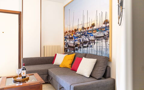 Corte Marina Apartment: Mobilia, Interior Design, Pavimentazione, Pavimento, Legna, Divano, Camera, Soggiorno, Illuminazione, Appartamento