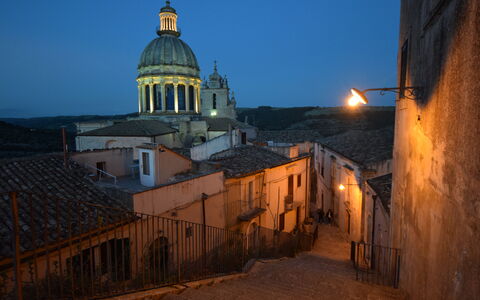 Appartamento Tramonto sul Mare: Cielo, Città, Cittadina, Architettura, Quartiere, Cupola, Tetto, Sera, Mattina, Cupola