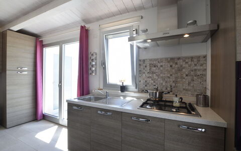 Appartamento Tramonto sul Mare: Cucina, Idraulico Fixture, Lavandino Della Cucina, Lavello, Controsoffitto, Apparecchio Major, Rubinetto, Interior Design, Elettrodomestico Da Cucina, Idraulico