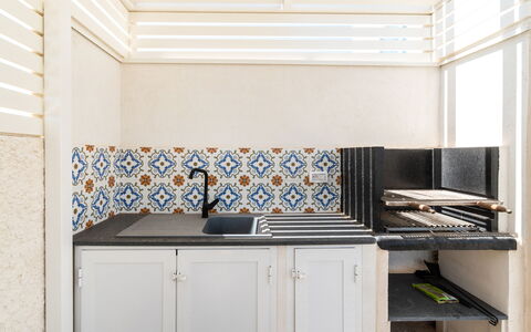 A Casa di Chica: Cucina, Pavimentazione, Interior Design, Pavimento, Controsoffitto, Piastrella, Camera, Cabinetry, Elettrodomestico Da Cucina