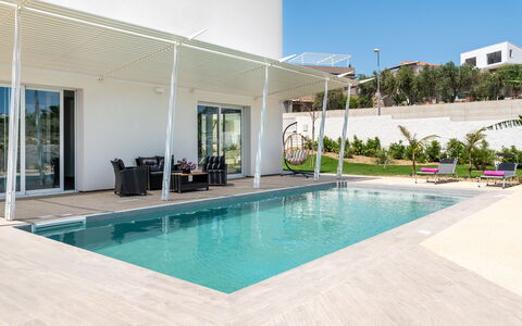 A Casa di Chica: Piscina, Mobili Da Esterno, Ricorrere, Zona Residenziale, Shade, Pavimentazione, Materiale Composito, Pavimento, Eco Hotel, Tempo Libero