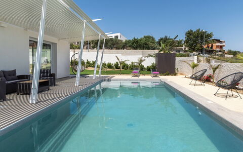 A Casa di Chica: Piscina, Mobili Da Esterno, Ricorrere, Materiale Composito, Shade, Eco Hotel, Landscaping, Estate, Lettino, Sedia