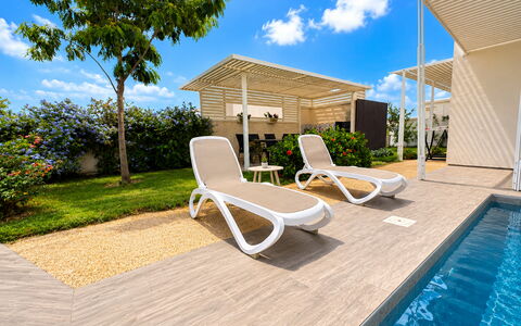 A Casa di Chica: Mobili Da Esterno, Shade, Giardino, Tempo Libero, Ricorrere, Landscaping, Eco Hotel, Sedia, Cortile, Lettino