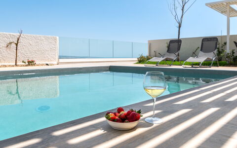 A Casa di Chica: Mobilia, Piscina, Ricorrere, Mobili Da Esterno, Materiale Composito, Sedia, Shade, Hotel, Eco Hotel, Lettino