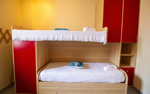 Nicoletta'S House in Otranto: Mobilia, Legna, Pavimento, Camera Da Letto, Pavimentazione, Tessile, Interior Design, Letto, Camera, Lenzuolo