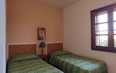 Villa Vignola: Letto, Bedding, Camera Da Letto, Lenzuolo, Interior Design, Pavimento, Mobilia, Legna, Pavimentazione, Camera