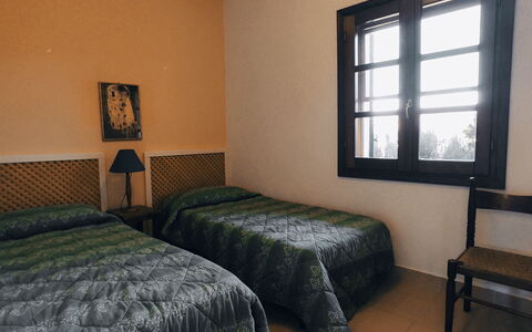 Villa Vignola: Camera Da Letto, Letto, Parete, Lenzuolo, Bedding, Pavimento, Telaio Del Letto, Mobilia, Pavimentazione, Interior Design