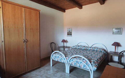 Baita Vignola: Mobilia, Pavimento, Pavimentazione, Letto, Camera Da Letto, Interior Design, Legna, Lenzuolo, Soffitto, Camera