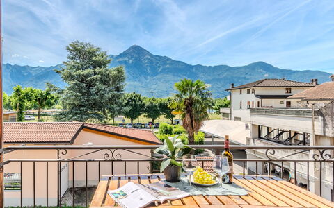 Legnone: Catena Montuosa, Hill Station, Balcone, Cresta, Eco Hotel, Alpi, Mobili Da Esterno, Villa, Paesino Di Montagna