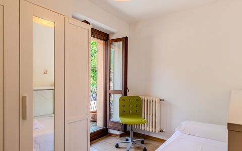 Legnone: Mobilia, Interior Design, Pavimento, Pavimentazione, Legna, Letto, Camera Da Letto, Camera, Soffitto, Appartamento