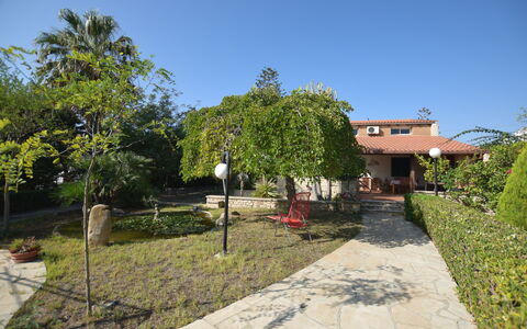 Villa Lina: Shade, Giardino, Hacienda, Landscaping, Cortile, Flagstone, Driveway, Passerella, Backyard, Cortile